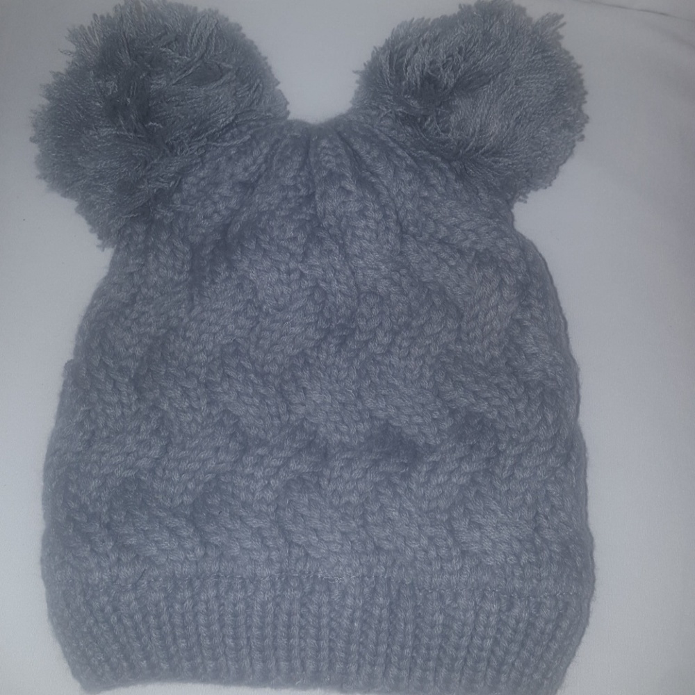⬇️💲⬇️NEW Double Pompom beanie